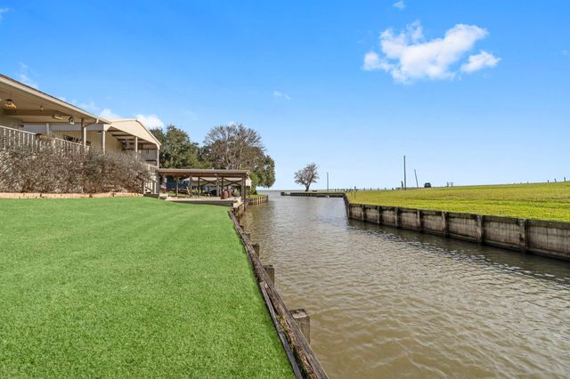 330 Crestmont Street, Point Blank, TX 77364