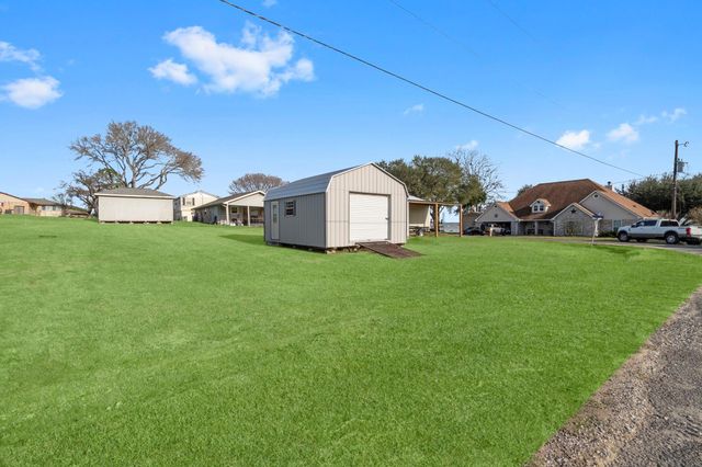 330 Crestmont Street, Point Blank, TX 77364