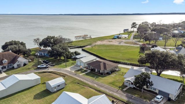 330 Crestmont Street, Point Blank, TX 77364