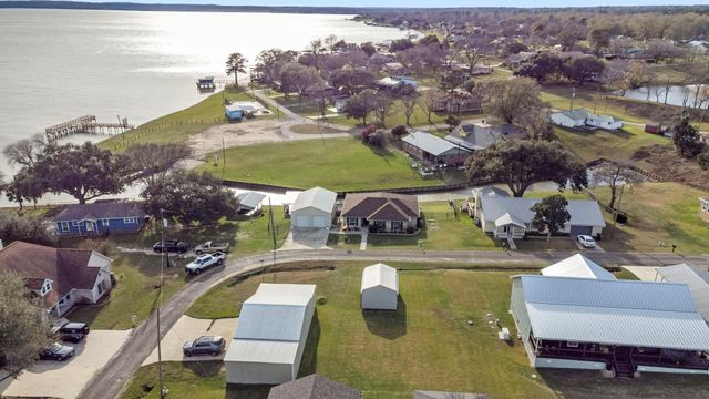 330 Crestmont Street, Point Blank, TX 77364