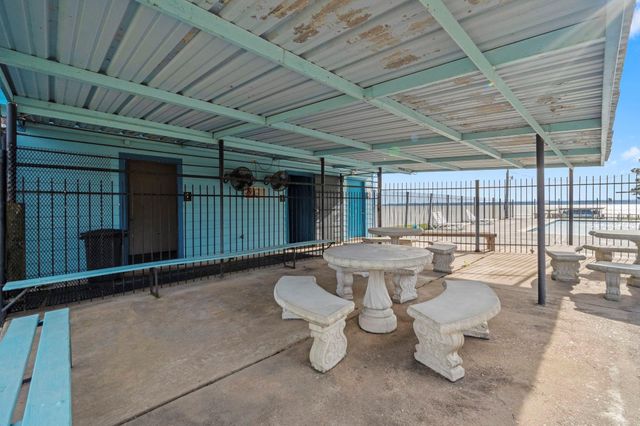 330 Crestmont Street, Point Blank, TX 77364