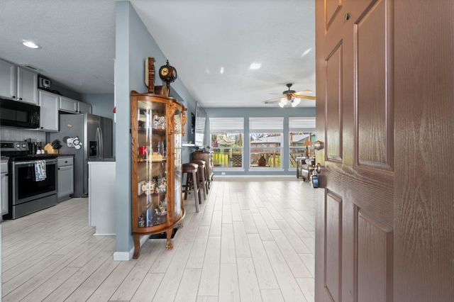 330 Crestmont Street, Point Blank, TX 77364