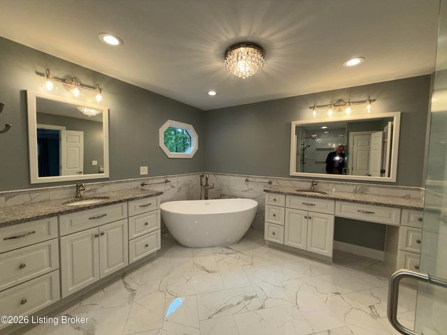 14802 Woodmont Park Pl, Louisville, KY 40245
