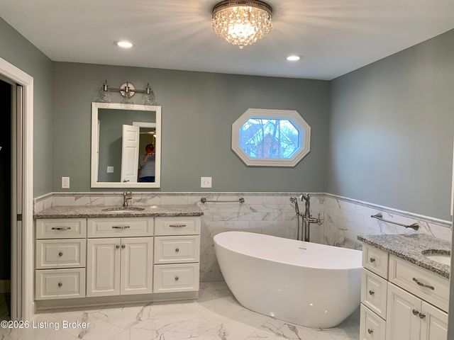 14802 Woodmont Park Pl, Louisville, KY 40245