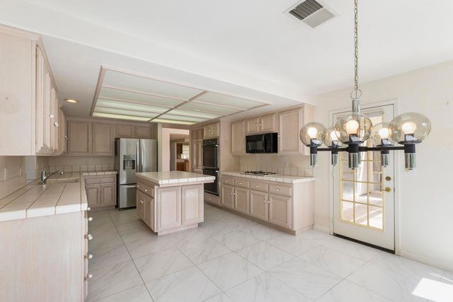 39865 Sweetwater Drive, Palm Desert, CA 92211