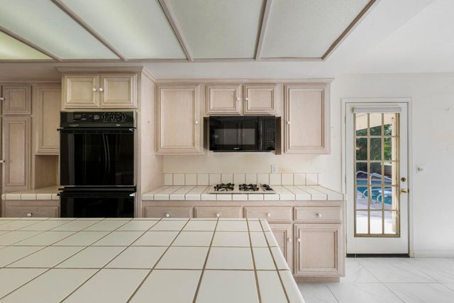 39865 Sweetwater Drive, Palm Desert, CA 92211