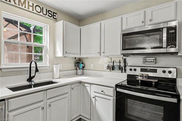 830 Leach Avenue, Thomasville, NC 27360