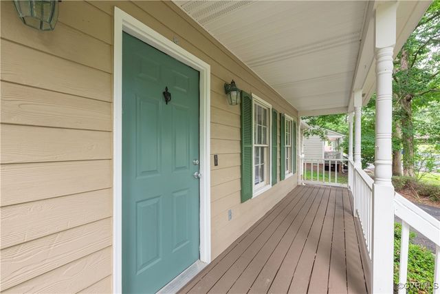 3219 Castlebury Dr, Chester, VA 23831
