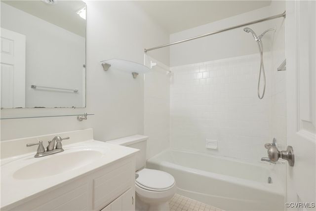 3219 Castlebury Dr, Chester, VA 23831