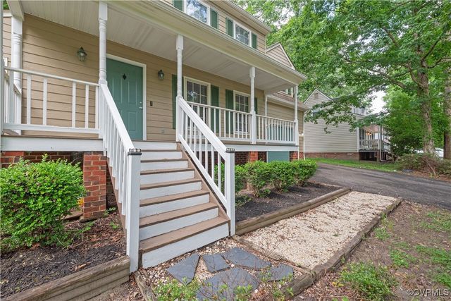 3219 Castlebury Dr, Chester, VA 23831