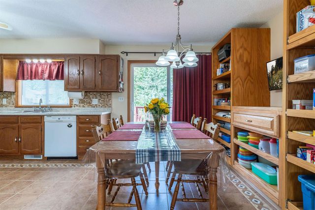 2028 Tilbury Road, Waterloo, IA 50701