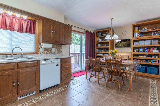 2028 Tilbury Road, Waterloo, IA 50701