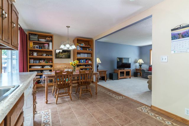 2028 Tilbury Road, Waterloo, IA 50701