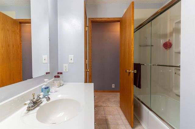 2028 Tilbury Road, Waterloo, IA 50701
