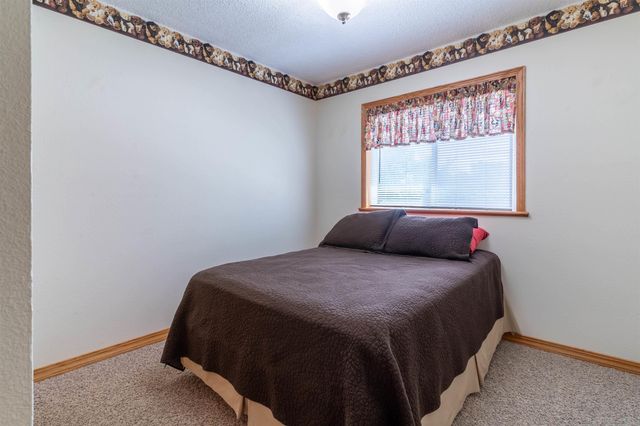 2028 Tilbury Road, Waterloo, IA 50701