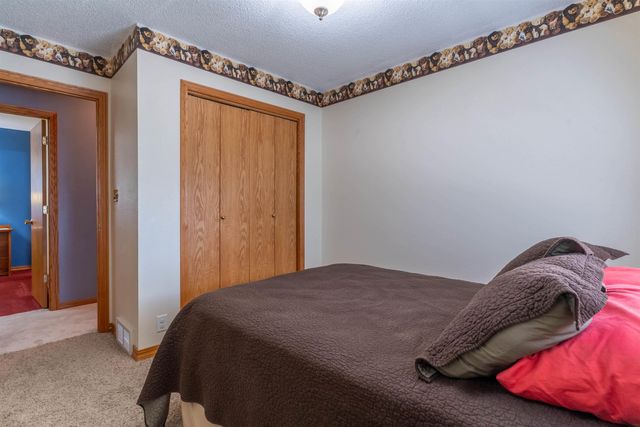 2028 Tilbury Road, Waterloo, IA 50701