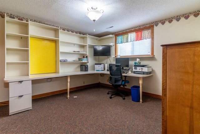 2028 Tilbury Road, Waterloo, IA 50701