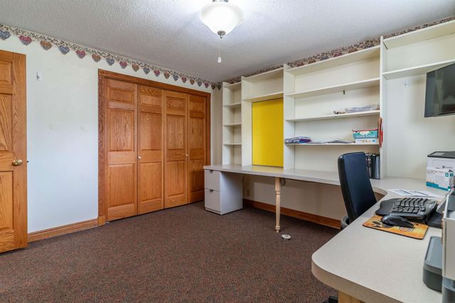 2028 Tilbury Road, Waterloo, IA 50701