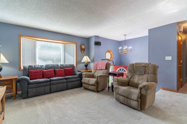 2028 Tilbury Road, Waterloo, IA 50701