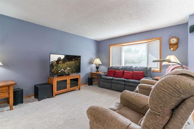 2028 Tilbury Road, Waterloo, IA 50701