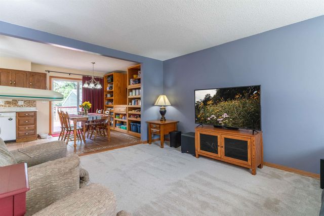 2028 Tilbury Road, Waterloo, IA 50701