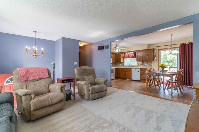 2028 Tilbury Road, Waterloo, IA 50701