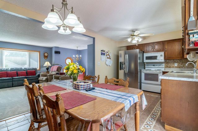 2028 Tilbury Road, Waterloo, IA 50701
