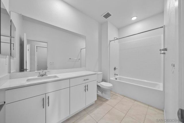 5223 Surfwalk Way 111, San Diego, CA 92154