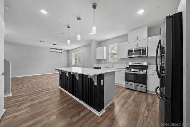 5223 Surfwalk Way 111, San Diego, CA 92154