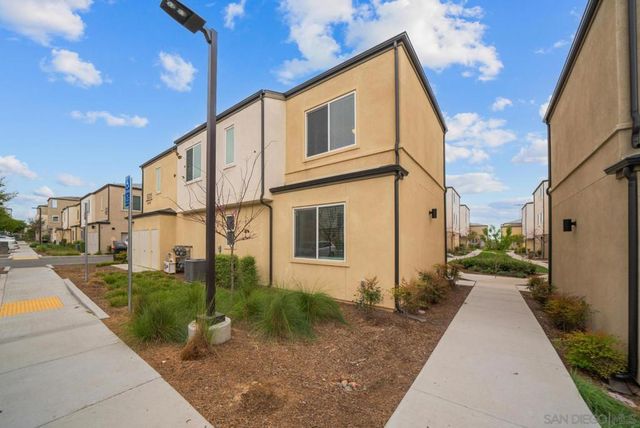 5223 Surfwalk Way 111, San Diego, CA 92154