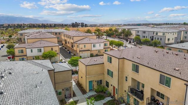 5223 Surfwalk Way 111, San Diego, CA 92154