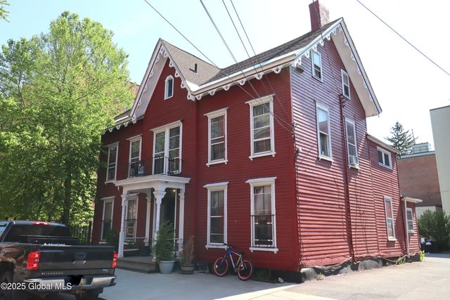 49 Washington Avenue, Schenectady, NY 12305