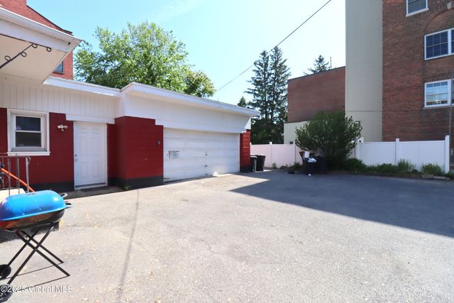 49 Washington Avenue, Schenectady, NY 12305