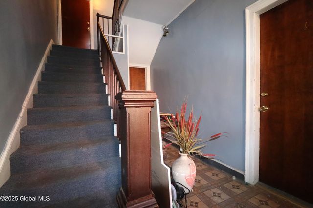 49 Washington Avenue, Schenectady, NY 12305