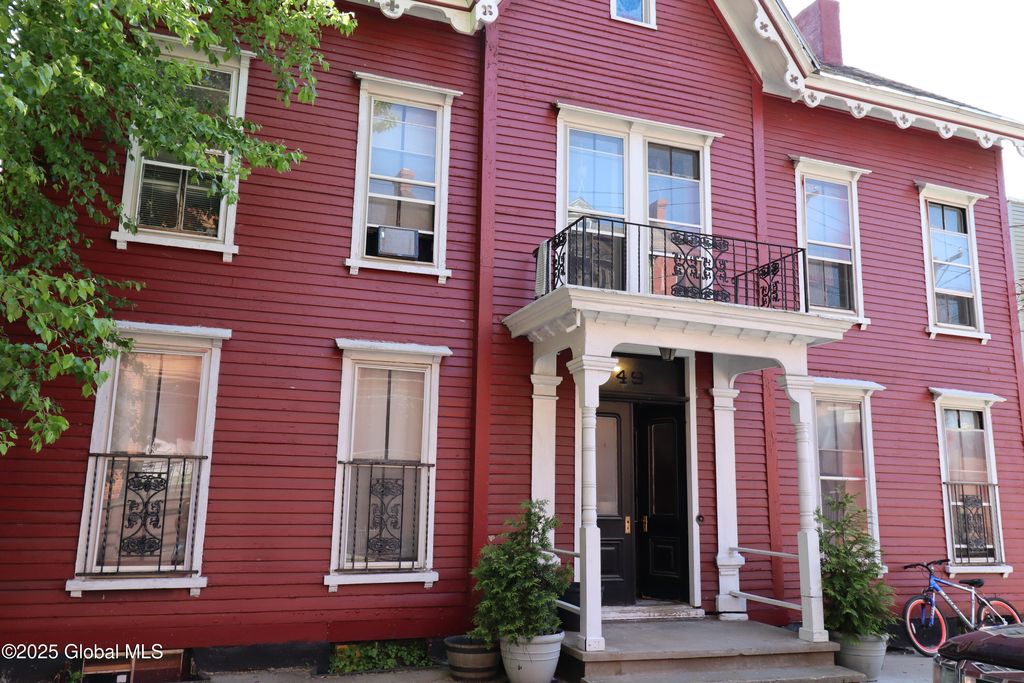 49 Washington Avenue, Schenectady, NY 12305