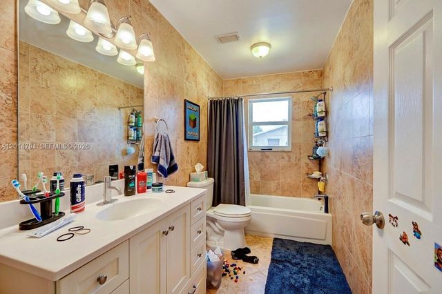 1580 SW 164th Ave, Pembroke Pines, FL 33027