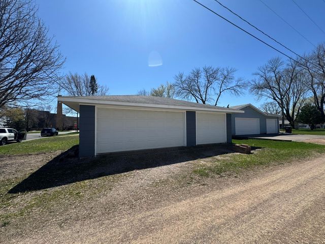 540 E 2nd Street, Waconia, MN 55387