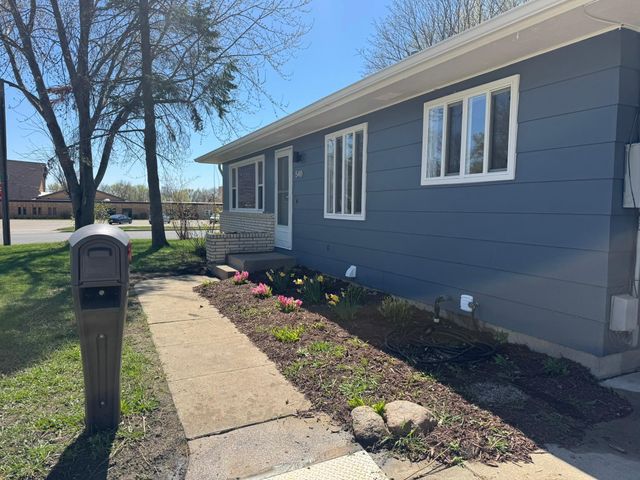 540 E 2nd Street, Waconia, MN 55387