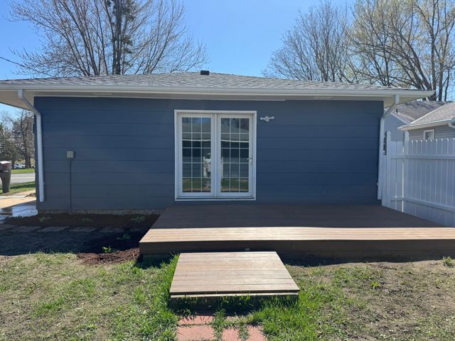 540 E 2nd Street, Waconia, MN 55387