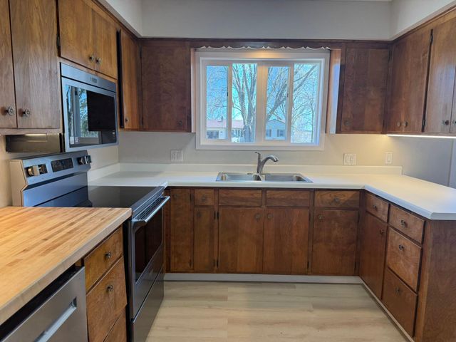 540 E 2nd Street, Waconia, MN 55387