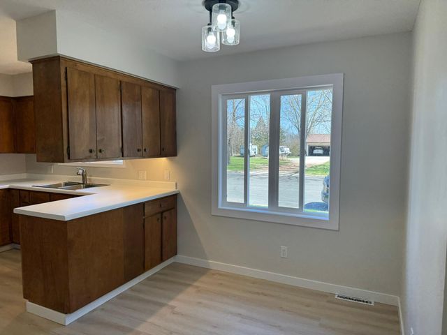 540 E 2nd Street, Waconia, MN 55387