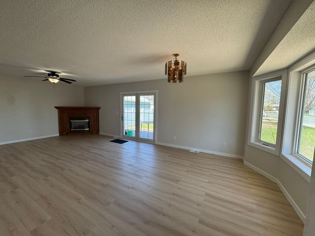540 E 2nd Street, Waconia, MN 55387
