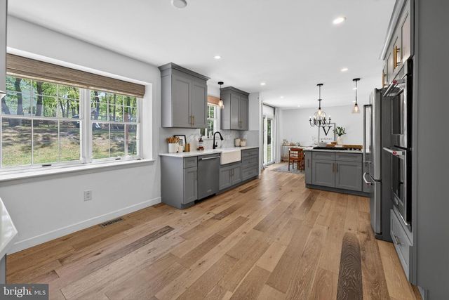 21 HAWTHORNE DR, Medford, NJ 08055