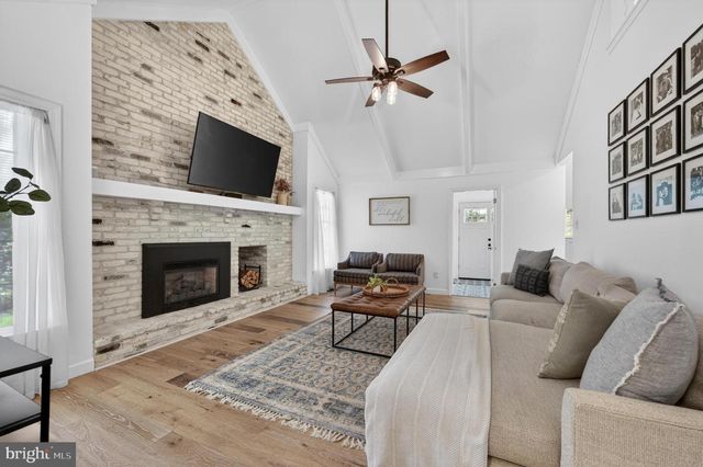 21 HAWTHORNE DR, Medford, NJ 08055