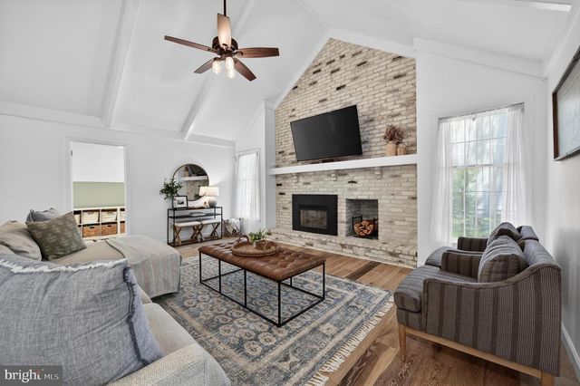 21 HAWTHORNE DR, Medford, NJ 08055