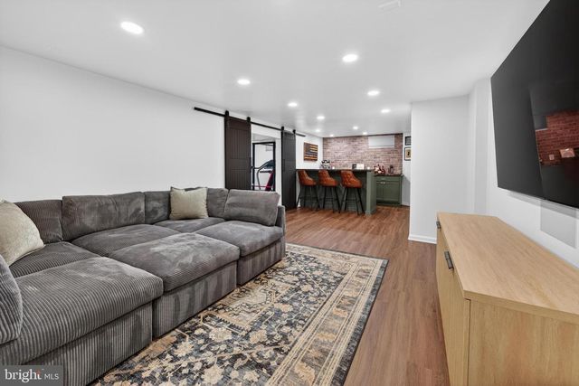 21 HAWTHORNE DR, Medford, NJ 08055