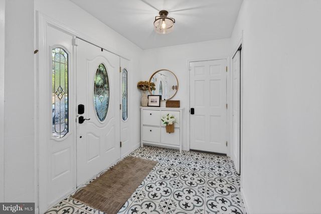 21 HAWTHORNE DR, Medford, NJ 08055