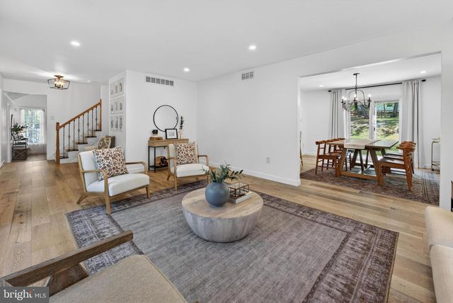 21 HAWTHORNE DR, Medford, NJ 08055