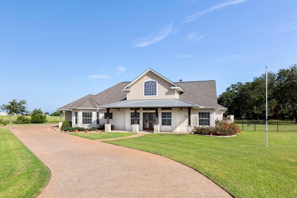 416 Legendary Oaks Boulevard, Hempstead, TX 77445
