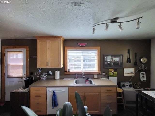 204 N RUSSELL St, Joseph, OR 97846